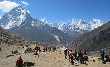 Trekking in Nepal Himalayas 