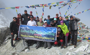 Everest High passes trekking 